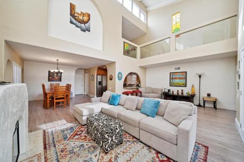 Corona del Mar House | Pet Friendly Gem Near the Beach and Shopping