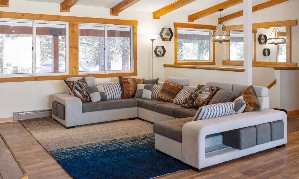 Cascade Cabin | Pet Friendly Getaway Overlooking Lake Cascade