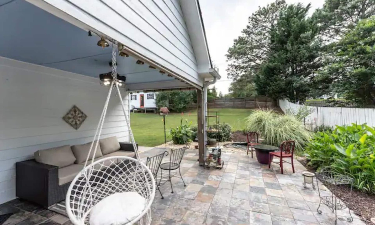 Hoschton House | Pet-Friendly Getaway with Patio & Winery Access