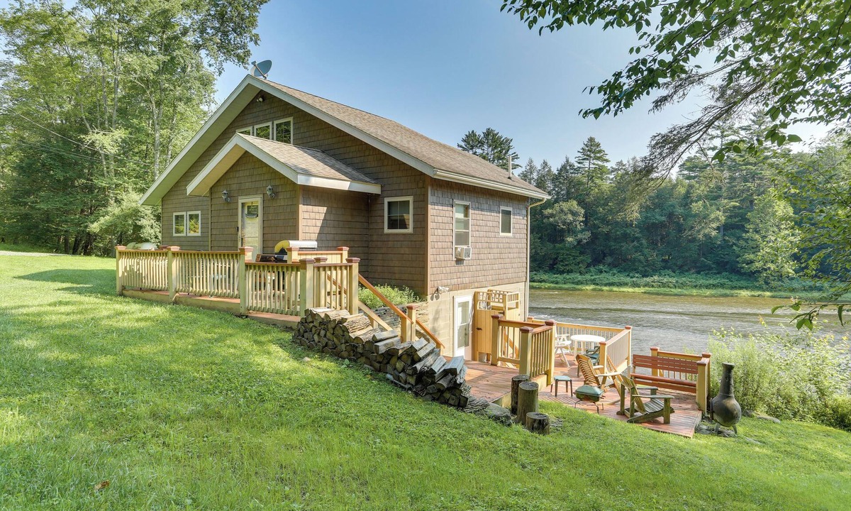 Hancock House | Pet-Friendly Hancock Home on the Delaware River!