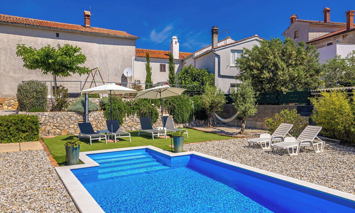 Brzac House | Pet-Friendly Holiday Home Mare with Pool – Perfect Family Retreat