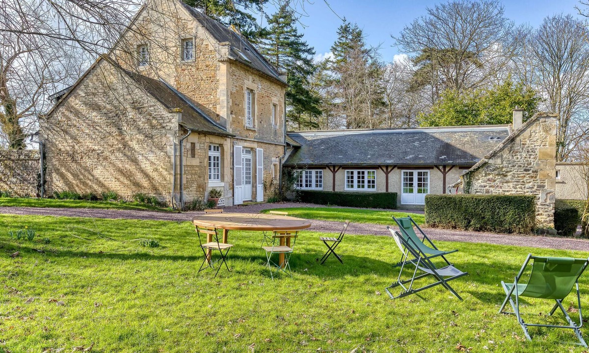 Baron-sur-Odon House | Pet friendly home in Baron-sur-Odon