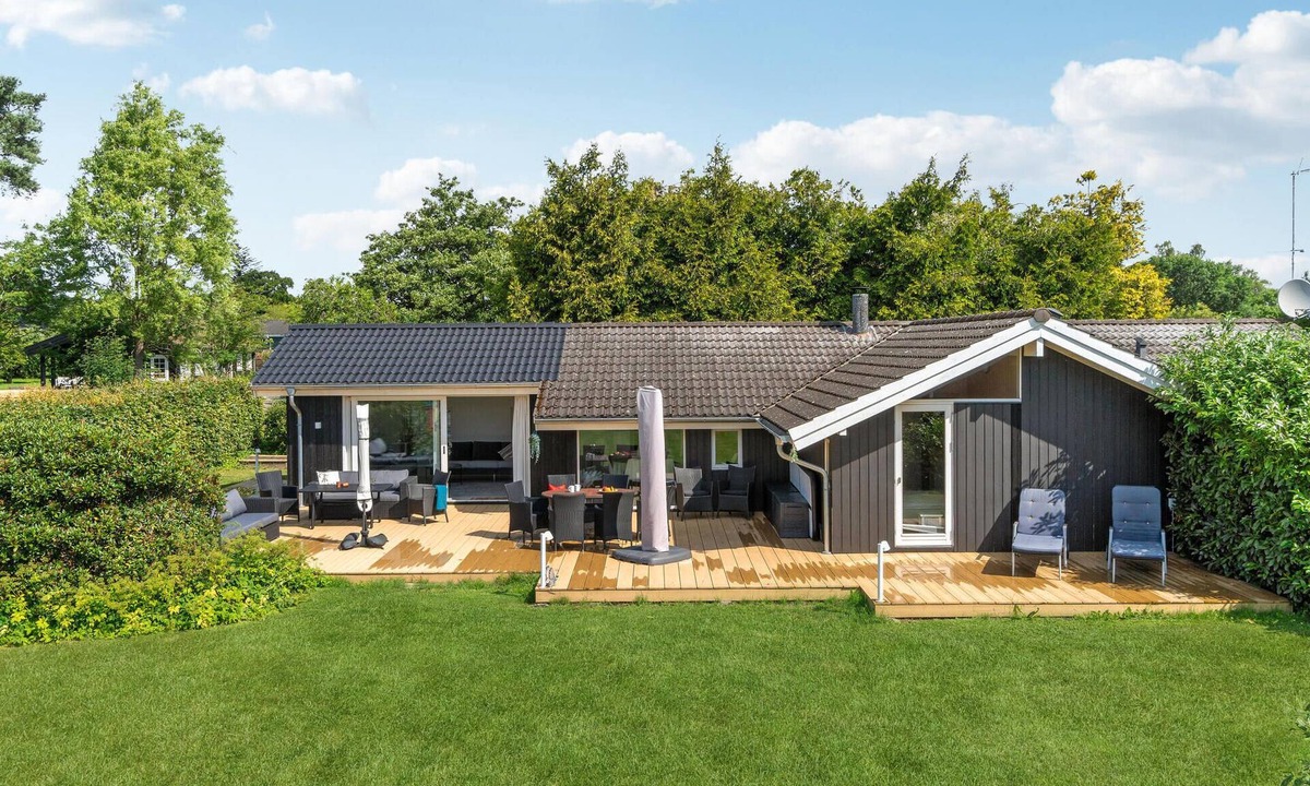 Dronningmolle House | Pet friendly home in Dronningmølle