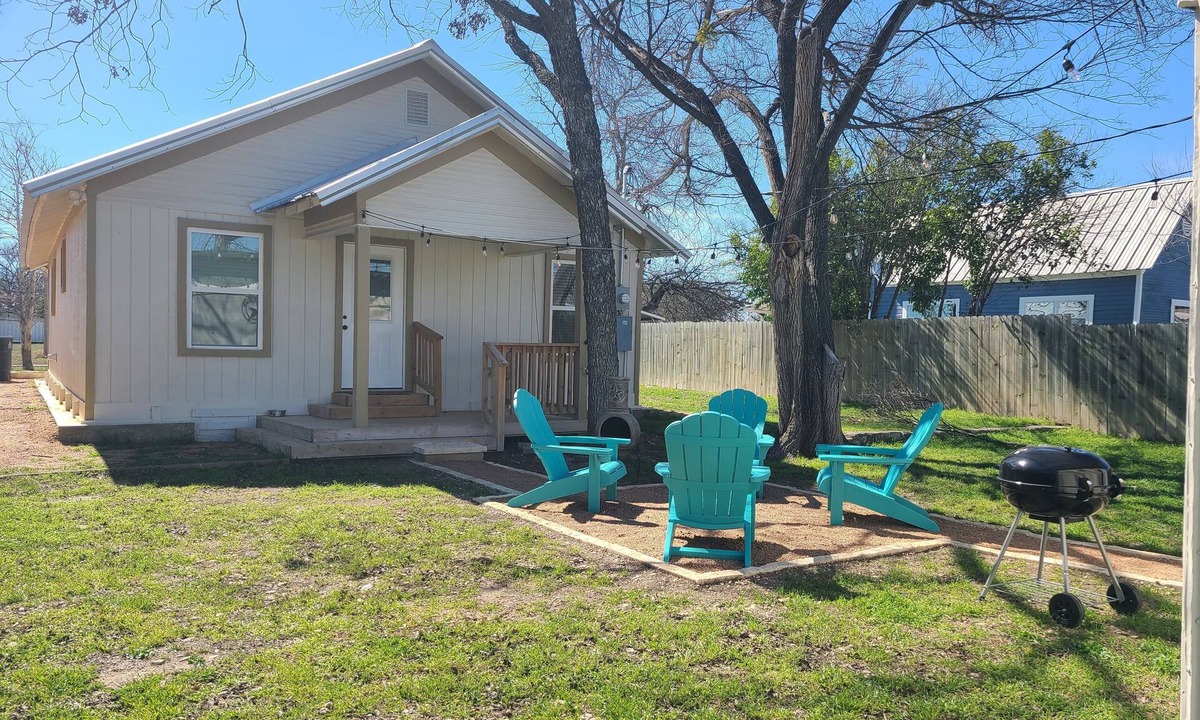 Junction House | Pet-Friendly Home for 7 with Fire Pit