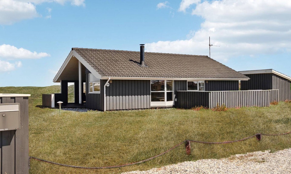 Bjerregard Strand House | Pet friendly home in Hvide Sande