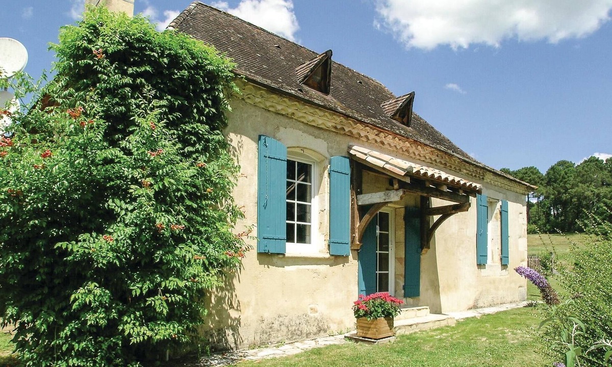 Laveyssiere House | Pet friendly home in Laveyssiere