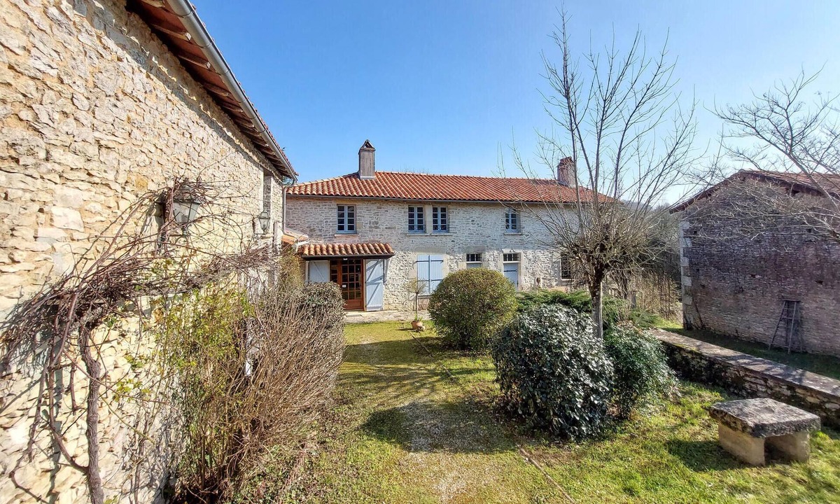 Taize-Aizie House | Pet friendly home in Taizé-Aizie with WiFi
