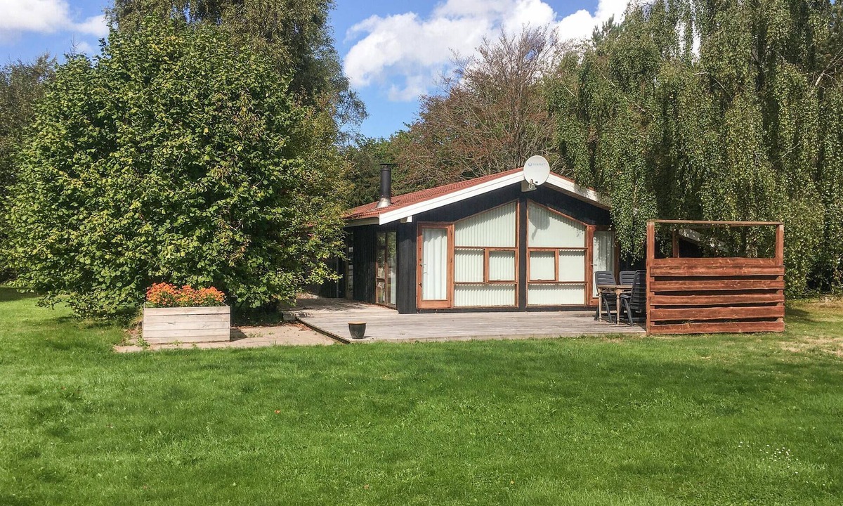 Bratten Strand House | Pet friendly home in 24rup with WiFi