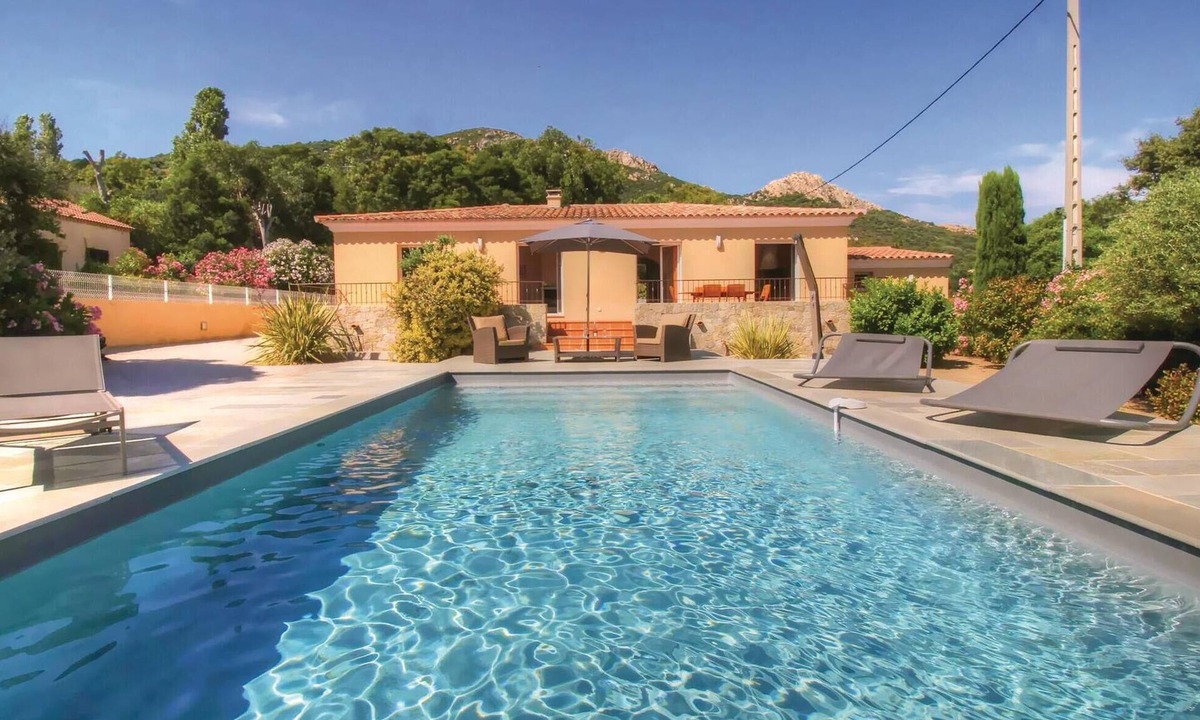 Aregno House | Pet friendly home in Algajola