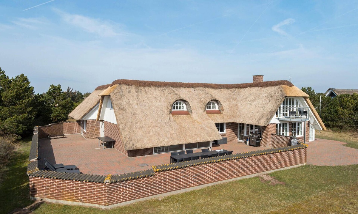 Blavand Strand House | Pet friendly home in Blåvand with sauna