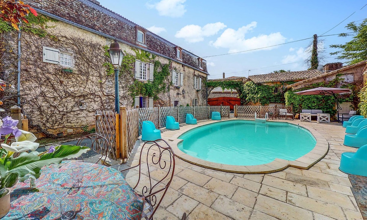Couhe House | Pet friendly home in Couhe