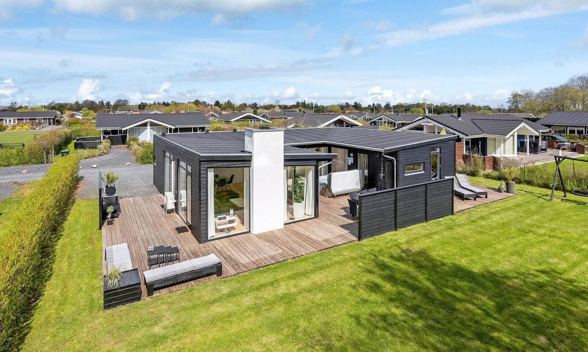 Pøt Strandby House | Pet friendly home in Juelsminde with sauna