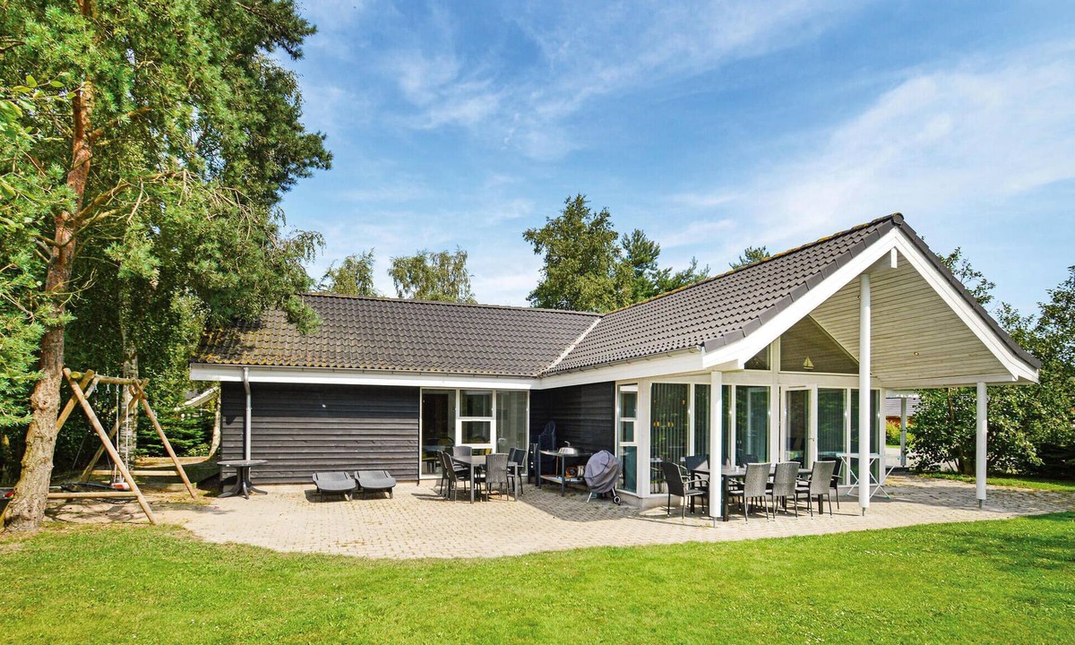 Marielyst House | Pet friendly home in Væggerløse with sauna