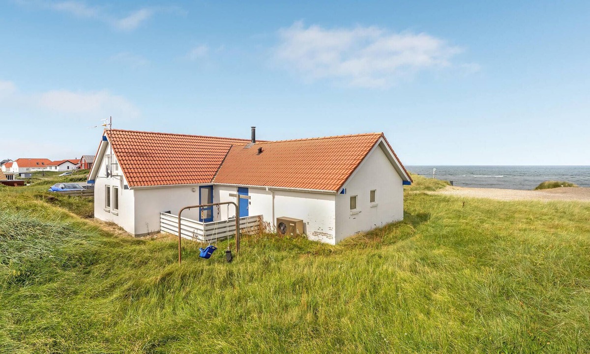 Lild Strand House | Pet friendly home in Frøstrup with sauna