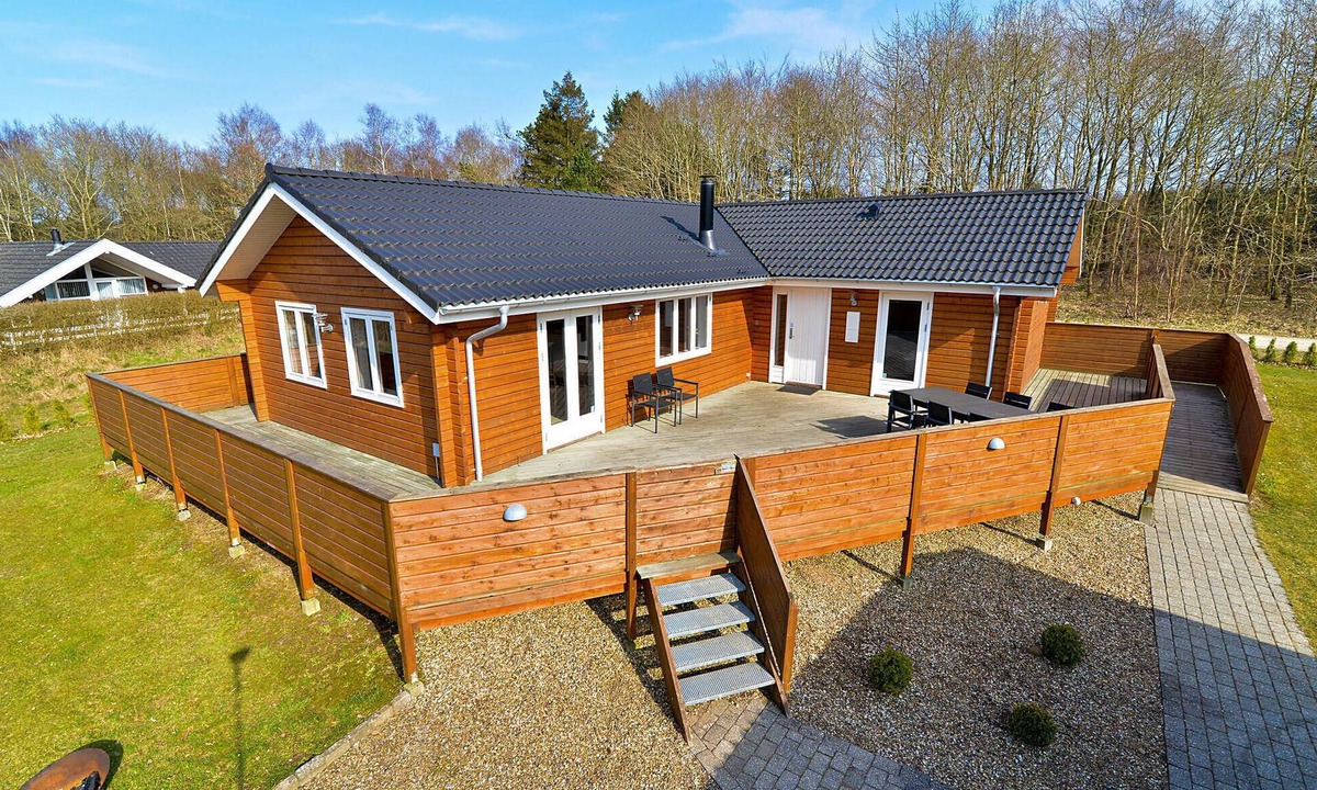 Farvang House | Pet friendly home in Fårvang with swimming pool