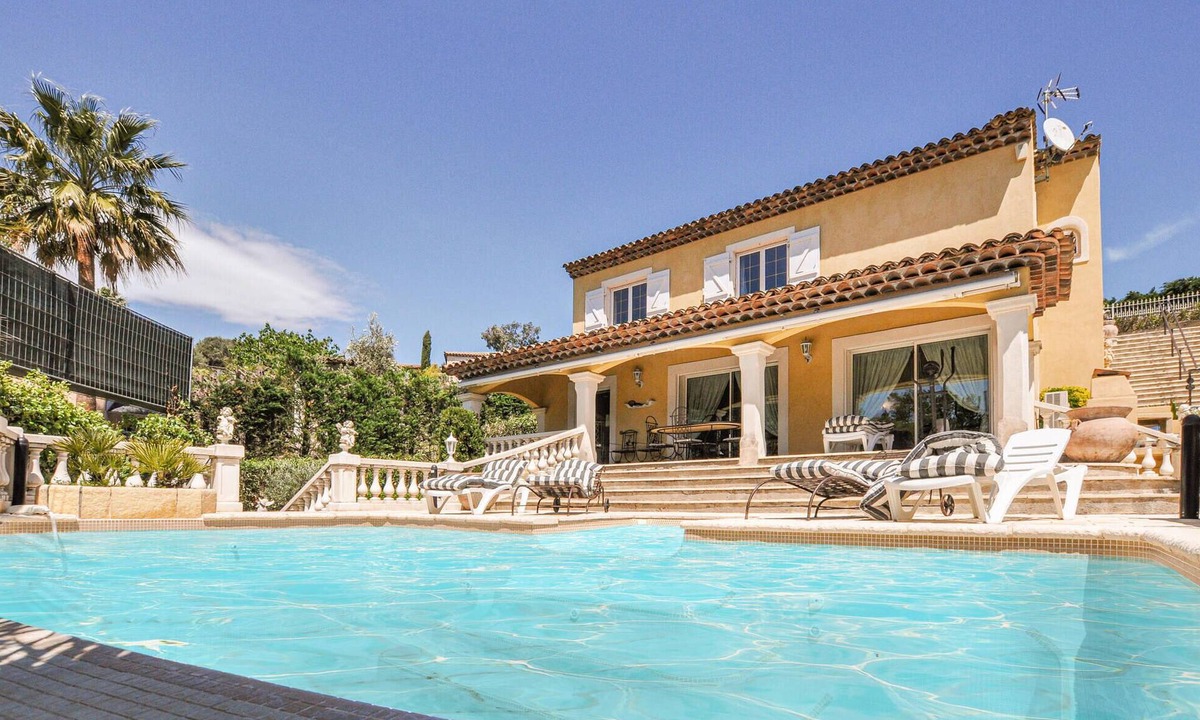 Les Adrets-de-l'Esterel House | Pet friendly home in Les Adrets