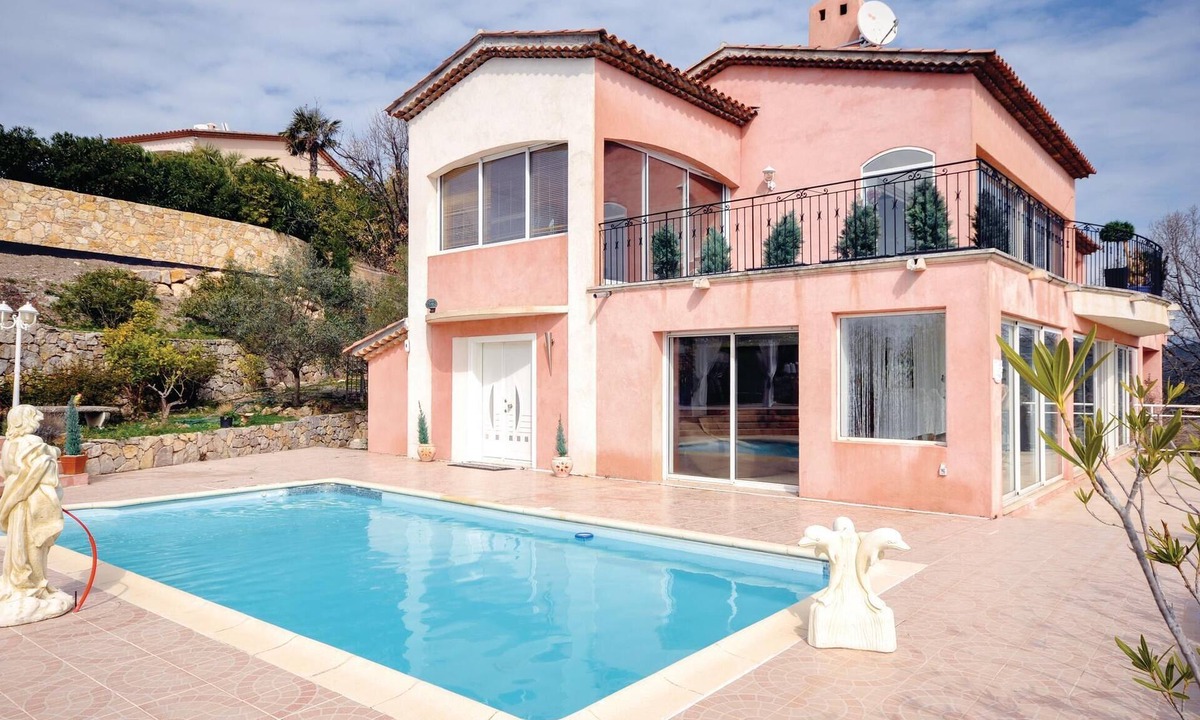 Les Adrets-de-l'Esterel House | Pet friendly home in Les Adrets