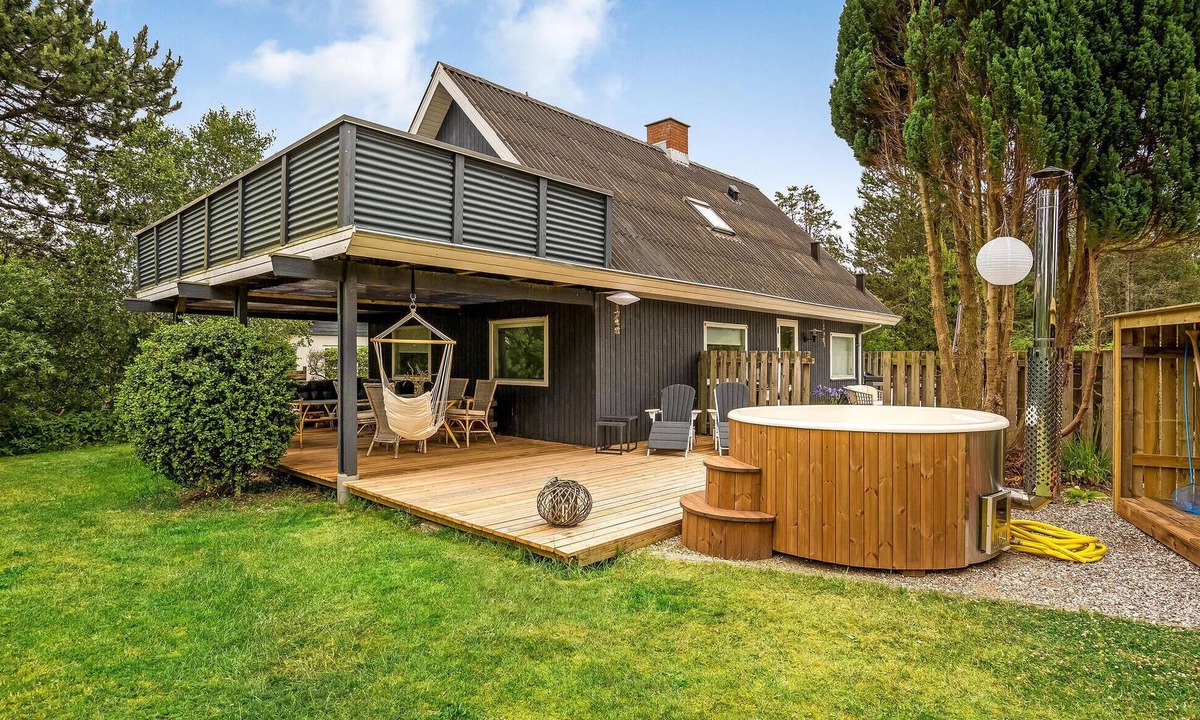 Fjellerup Strand House | Pet friendly home in Glesborg with WiFi