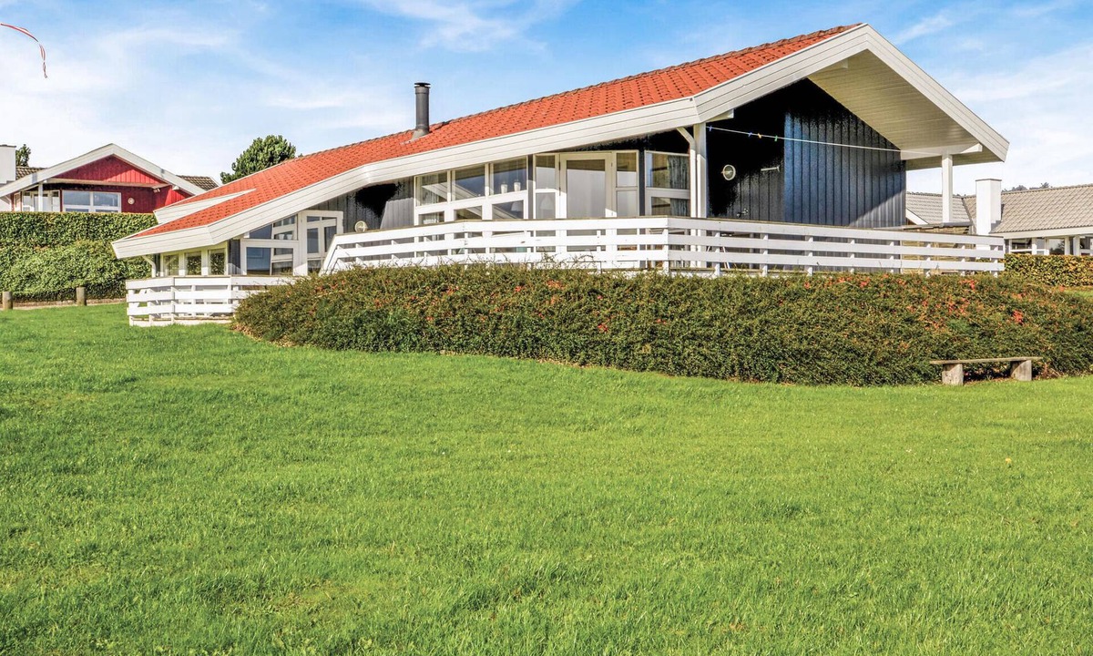 Hejlsminde Strand House | Pet friendly home in Hejls with sauna