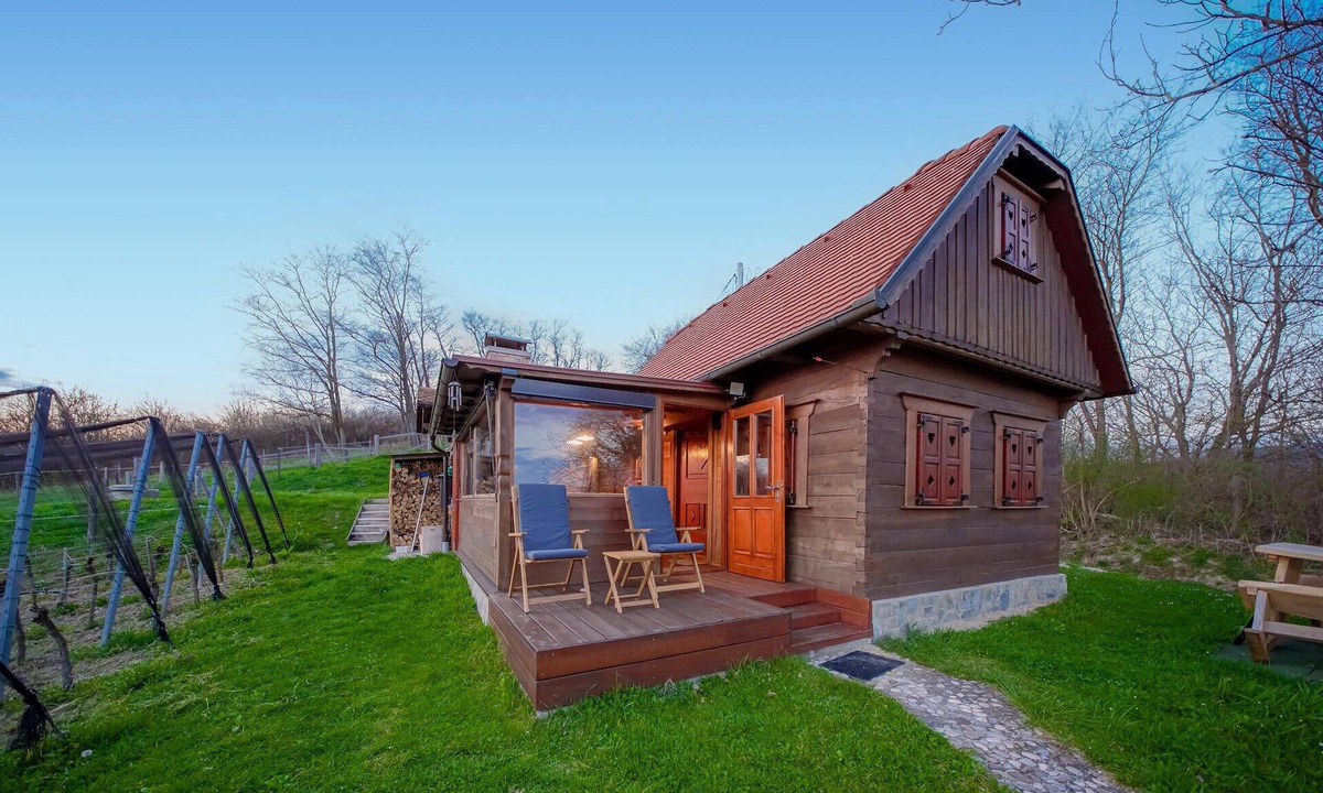 Jastrebarsko House | Pet friendly home in Brebrovac with WiFi