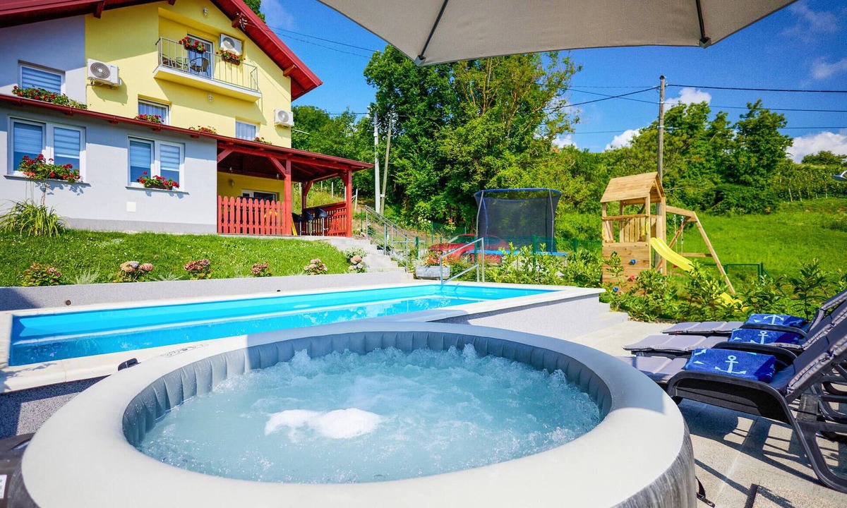 Kraljevec Sesvetski House | Pet friendly home in Paruzevina with sauna