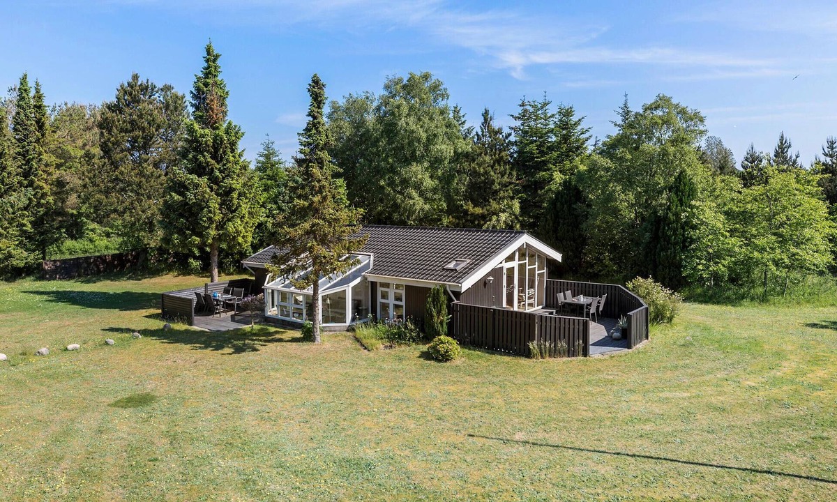 Bratten Strand House | Pet friendly home in Jerup with WiFi