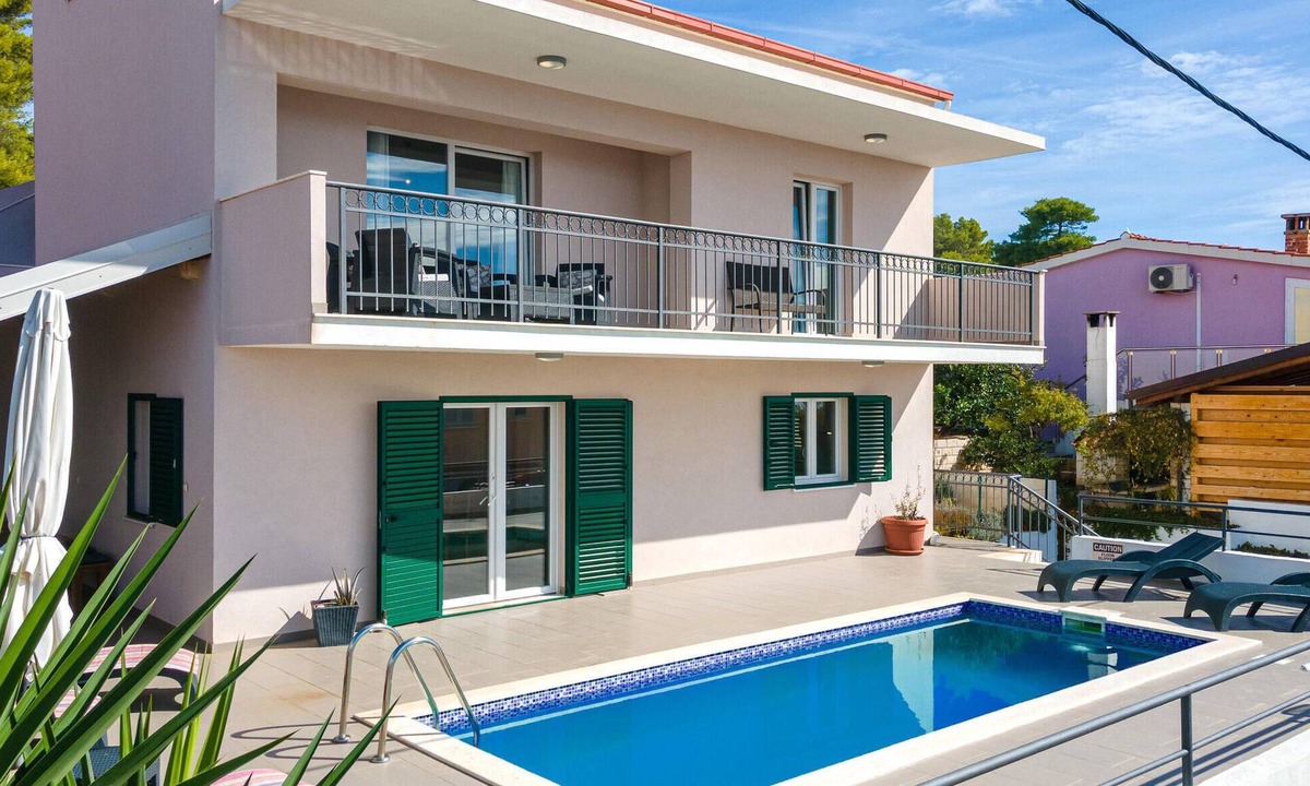 Potirna House | Pet friendly home in Nova