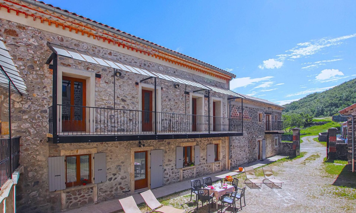 Privas House | Pet friendly home in Privas with sauna