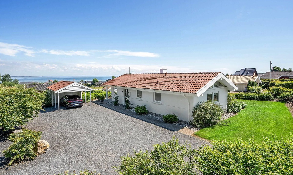 Grønninghoved Strand House | Pet friendly home in Sjølund with sauna