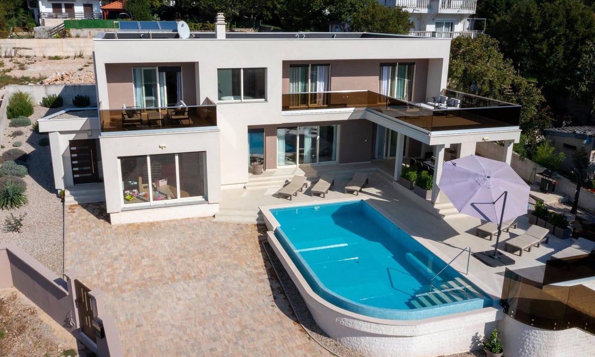 Smrika House | Pet friendly home in Smrika with sauna