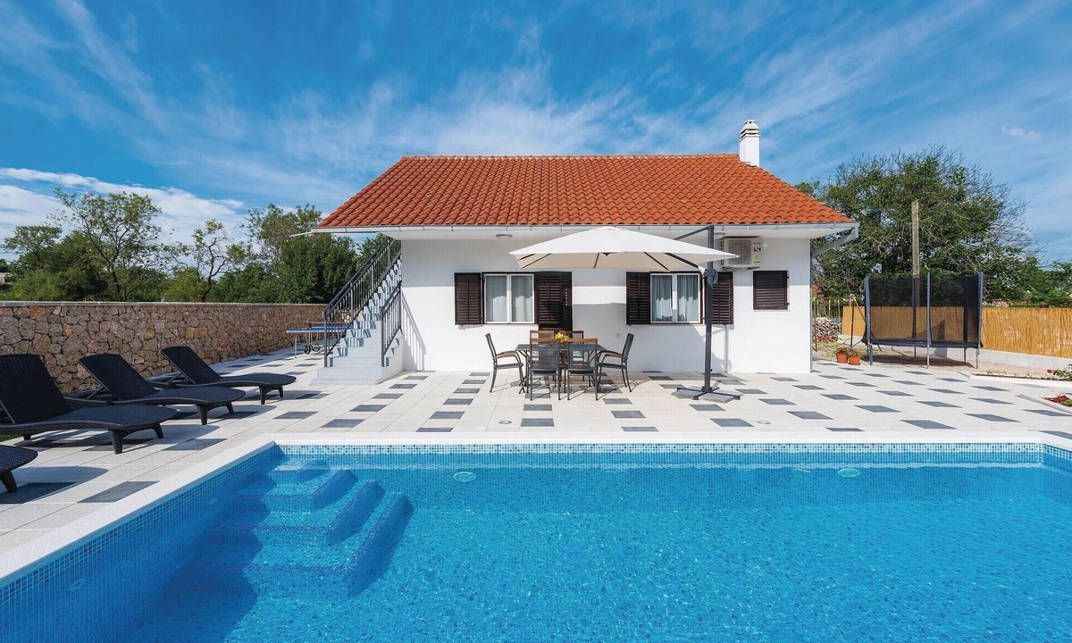 Unesic House | Pet friendly home in Unesic