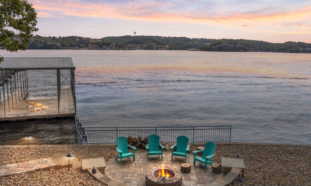 Lake Ozark House | Pet-Friendly Home In The Main Channel w/Breathtaking Sunsets & Lake Views