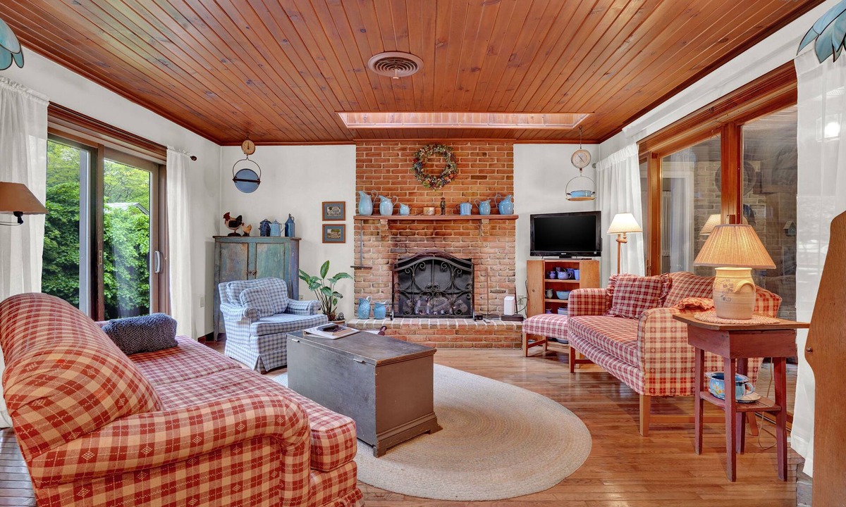 Columbia House | Pet Friendly Home Near Hershey & Gettysburg