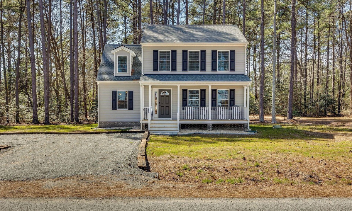Mount Holly House | Pet-Friendly Home: Spacious Yard + Community Perks