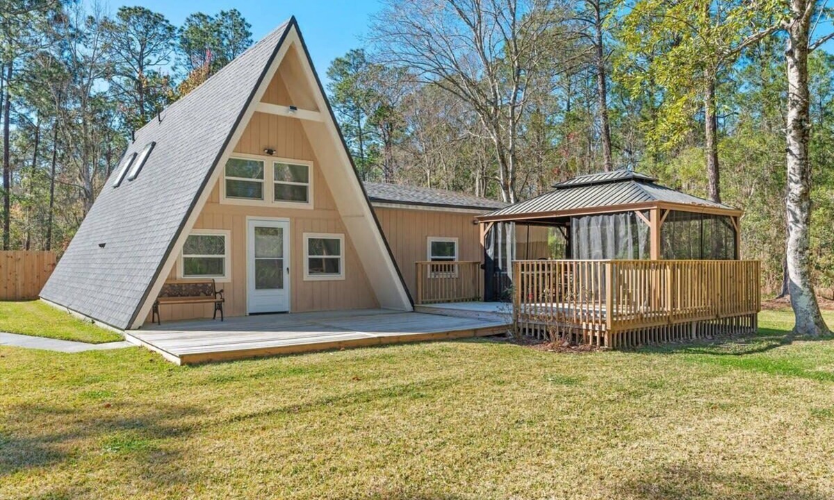 St. Augustine House | Pet-Friendly Home|Screened Deck & Yard, Near Beach