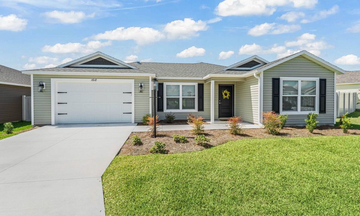 Wildwood Cottage | PET FRIENDLY HOME IN THE VILLAGE OF HAWKINS, CLOSE TO SAWGRASS GROVE, GOLF CART