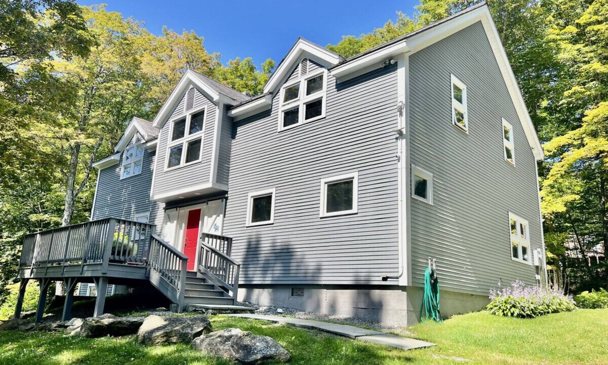 Forest Farms House | Pet Friendly home with a barrel sauna