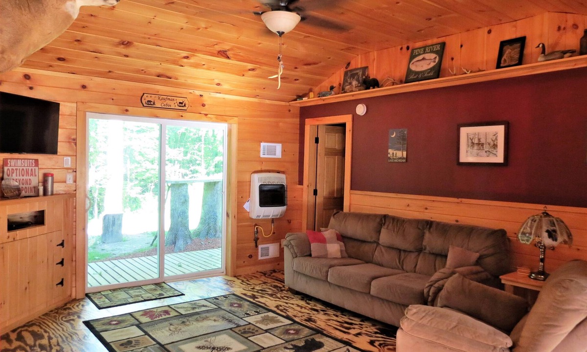 Luther Cabin | Pet friendly, hot tub, cabin