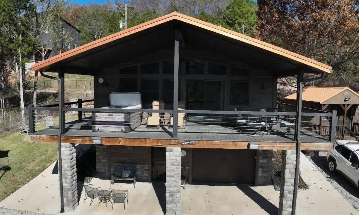 Eureka Springs Cabin | Pet Friendly, Hot Tub, Fenced In Yard, Fire Pit