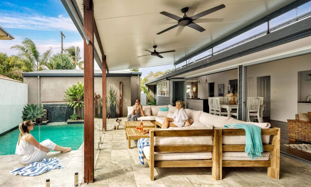 Bokarina House | Pet Friendly House Opposite Bokarina Beach