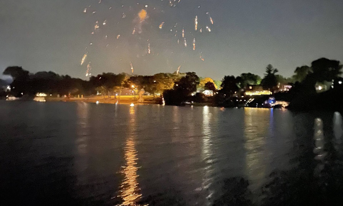 Round Lake House | Pet Friendly Huge Lake Front Home with Stunning Views