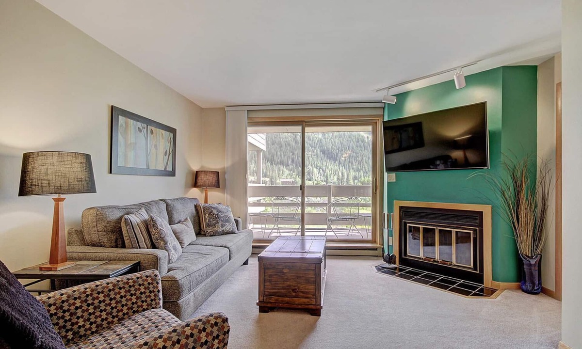 Mountain House Condo | Pet Friendly in Keystone! On River Trail. Walk to Festivals, Dining, Shops