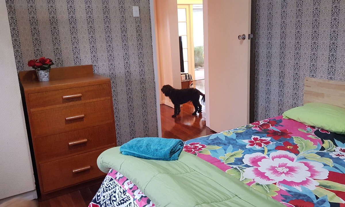 Kedron House | Pet friendly inside. Relocators welcome. Storage downstairs