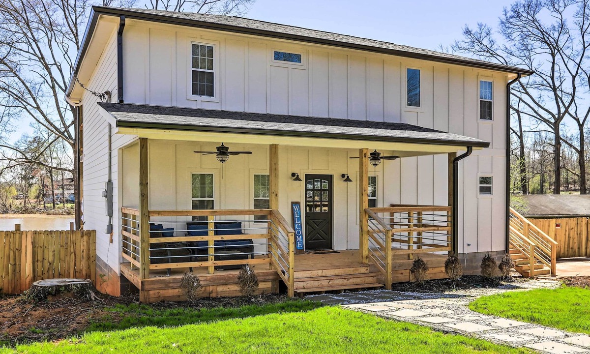 Jackson House | Pet-Friendly Jackson Lake Property with Fire Pit!