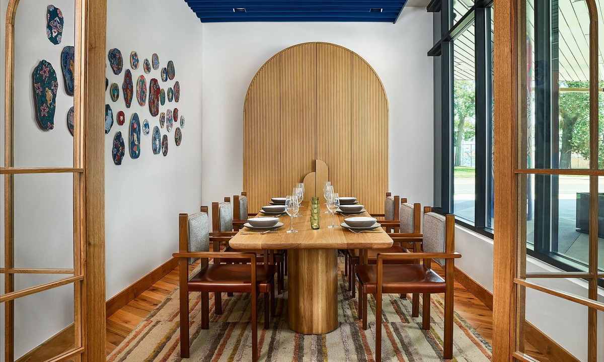 Cole Apartment | Pet Friendly + Junior Studio | Rooftop Views & Bar
