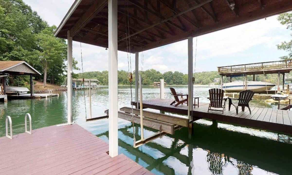 Huddleston House | Pet Friendly, Kayak, Game Table! Come Visit "On The Rocks"!