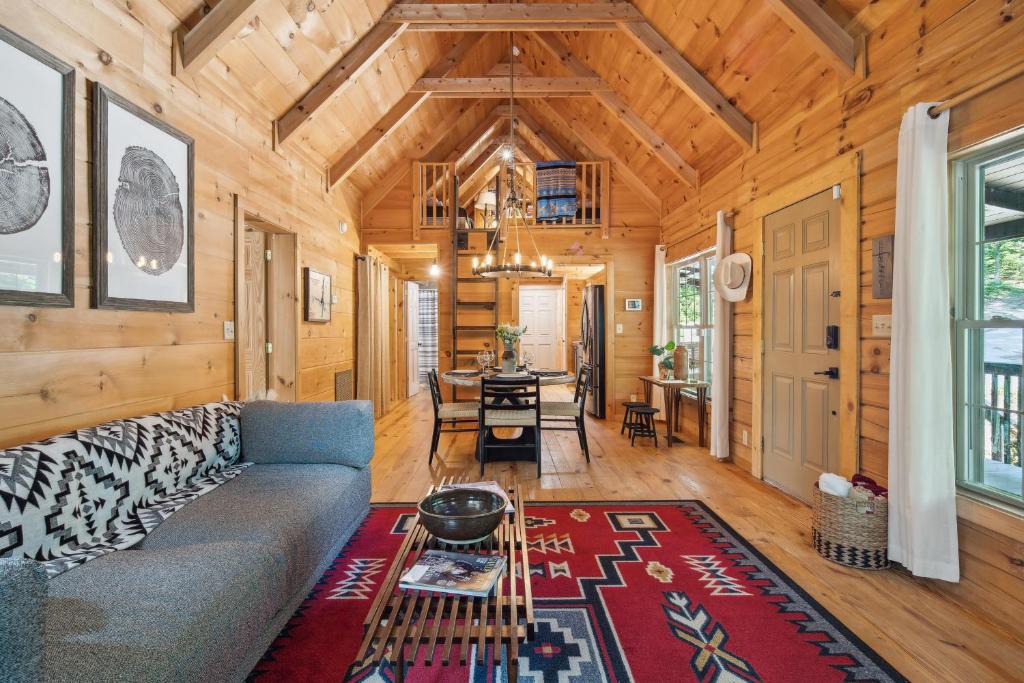 Rutherfordton House | Pet-Friendly Lake Lure Cabin w/Outdoor Oasis!