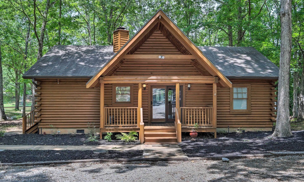 Eatonton Cabin | Pet-Friendly Lake Oconee Cabin w/Boat Dock!