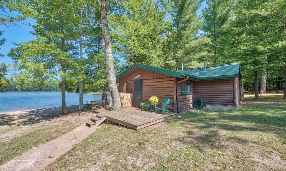 Levering Cabin | Pet Friendly Lakefront Cabin Firepit