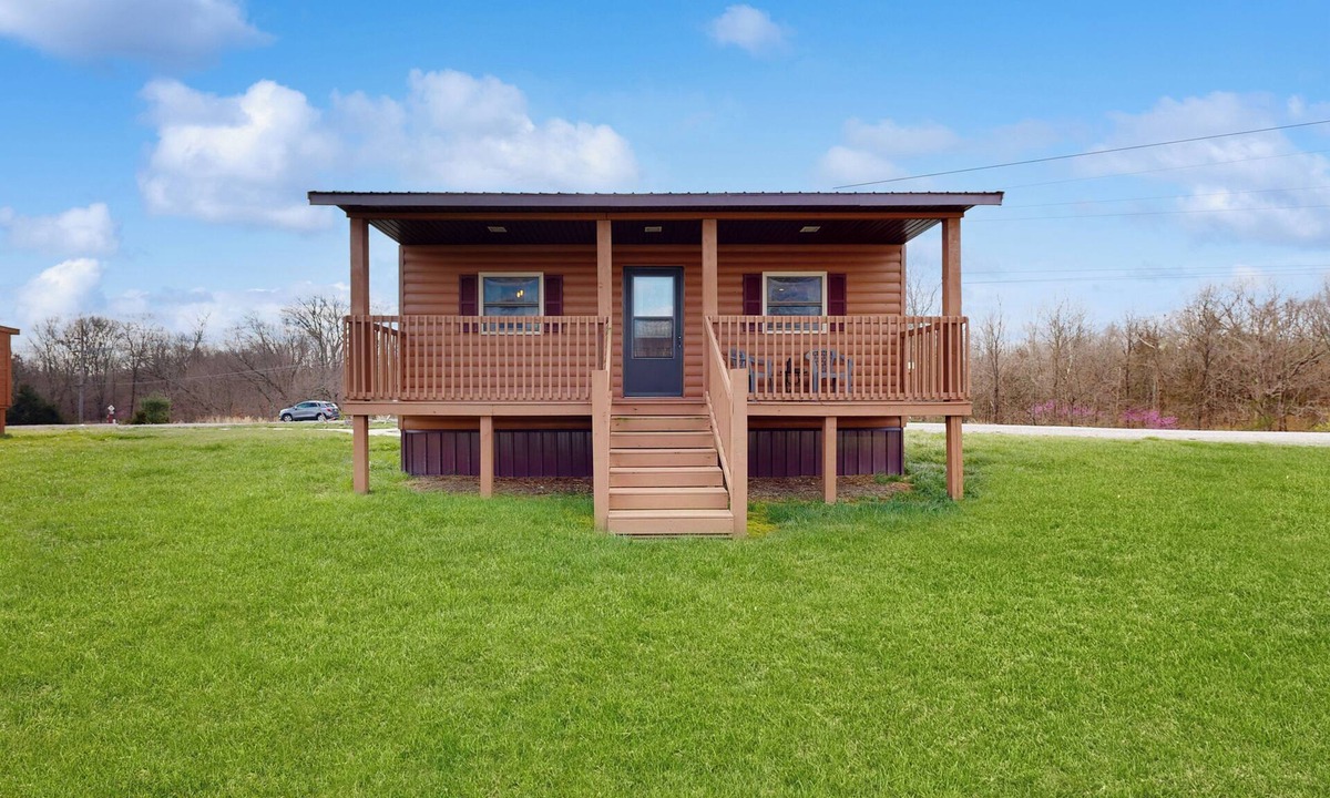 Murphysboro Cabin | Pet-Friendly Lakeside Gem 4 Mi to Dtwn Murphysboro